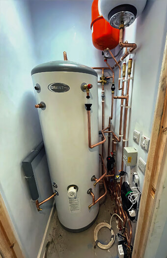 https://gnangarahotwater.com.au/uploads/2025/06/gas-hot-water-system-11703.jpg